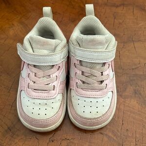 Nike Toddler Girls Size 6C. White & Pink.